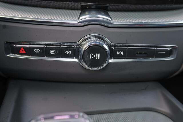 Volvo XC60 T6 Recharge AWD Plus Black Edition - Panorama/schuifdak - IntelliSafe Assist & Surround - 360º Camera - Harman/Kardon audio - Adaptieve LED koplampen - Verwarmde voorstoelen, stuur & achterbank - Parkeersensoren voor & achter - Draadloze tel. lader - Extr