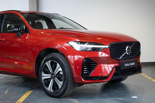 Volvo XC60 T6 Plug-in hybrid AWD Plus Dark | Trekhaak | Verwarmbare voorstoelen+stuurwiel+achterbank | Premium audio by Harman Kardon | Rondom zichtcamera