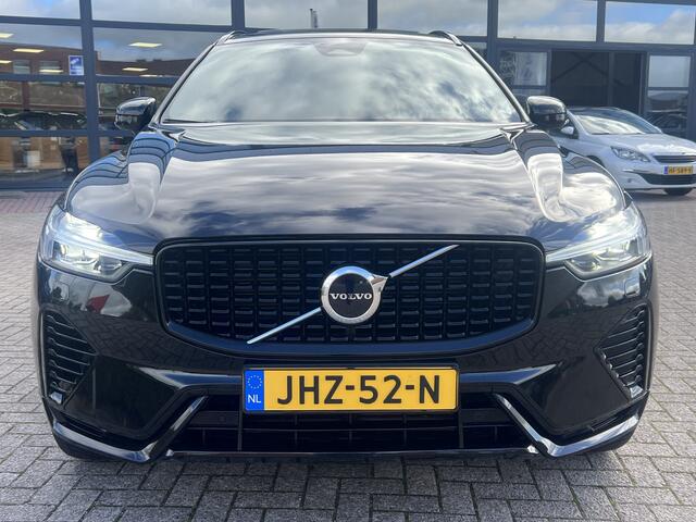 Volvo XC60 2.0 T6 Plug-in hybrid 350 PK AWD Ultimate Dark Trekhaak Panoramadak Navi Camera Caplay Pilot Assist Harman Kardon Elek Stoelen Stoel + Stuur Verwarming Head- Up Getint Glas Long Range R-Design Michelin All-Season banden