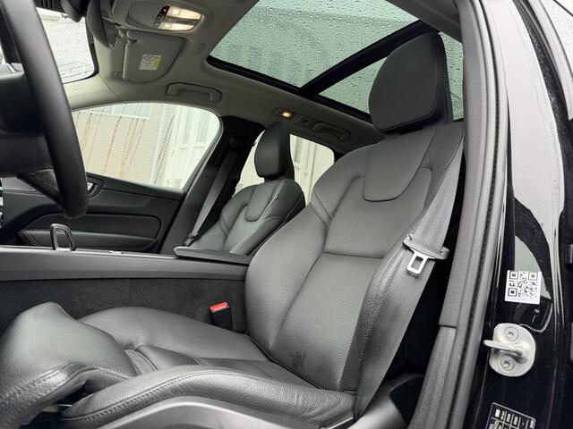 Volvo XC60 2.0 T6 Plug-in hybrid AWD Dark | Pano | Trekhaak | 360 Camera | Harman & Kardon | Leder |