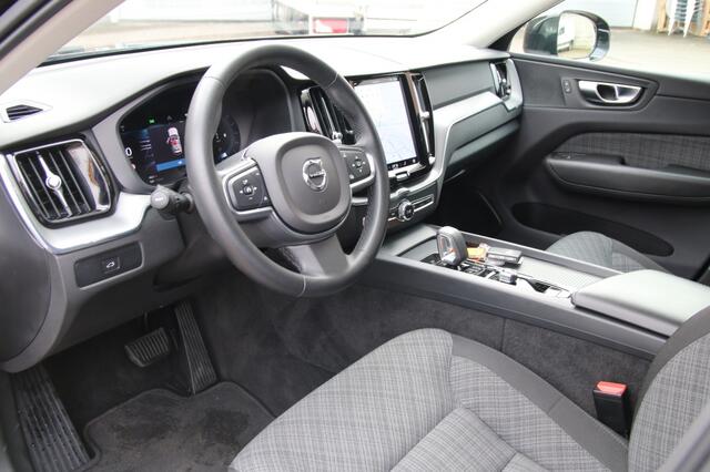 Volvo XC60 2.0 B4 Momen Bns