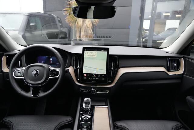 Volvo XC60 2.0 T8 Plug-in hybrid AWD Plus Dark 455pk Panoramadak/Stoelverwarming/Trekhaak