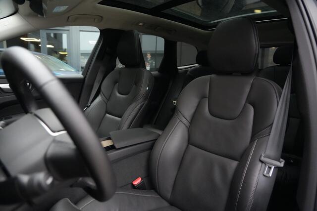 Volvo XC60 2.0 T8 Plug-in hybrid AWD Plus Dark 455pk Panoramadak/Stoelverwarming/Trekhaak