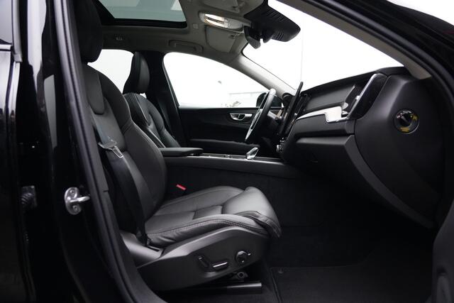 Volvo XC60 2.0 T8 Plug-in hybrid AWD Plus Dark 455pk Panoramadak/Stoelverwarming/Trekhaak