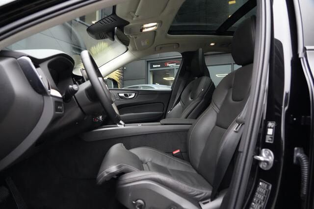 Volvo XC60 2.0 T8 Plug-in hybrid AWD Plus Dark 455pk Panoramadak/Stoelverwarming/Trekhaak