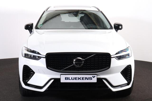 Volvo XC60 T8 Recharge AWD Ultra Dark - Panorama/schuifdak - IntelliSafe Assist & Surround - 360º Camera - Bowers & Wilkins audio - Adaptieve LED koplampen - Verwarmde voorstoelen, stuur & achterbank - Parkeersensoren voor & achter - Elektr. bedienb. voorstoelen met