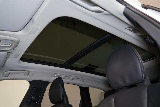 Volvo XC60 T8 Recharge AWD Ultra Dark - Panorama/schuifdak - IntelliSafe Assist & Surround - 360º Camera - Bowers & Wilkins audio - Adaptieve LED koplampen - Verwarmde voorstoelen, stuur & achterbank - Parkeersensoren voor & achter - Elektr. bedienb. voorstoelen met