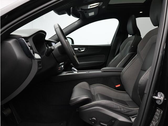 Volvo XC60 2.0 T6 Plug-in hybrid AWD Plus Black Edition / Trekhaak / Pano. Dak / 360 camera / Stoel-, stuurwiel- & achterbankverwarming / Elektr. stoelverstelling / BLIS