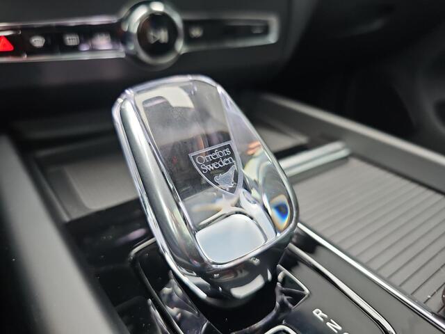 Volvo XC60 2.0 T6 Plug-in hybrid AWD Ultra Black Edition | Harman Kardon | Stuur- en stoelverwarming | 360 graden camera | Panoramadak | Lederen bekleding