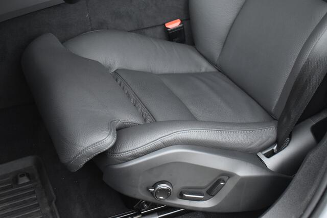 Volvo XC60 T6 350PK Plug-in hybrid AWD Plus Dark | Trekhaak | Lighting |