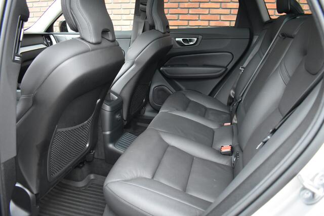 Volvo XC60 T6 350PK Plug-in hybrid AWD Plus Dark | Trekhaak | Lighting |