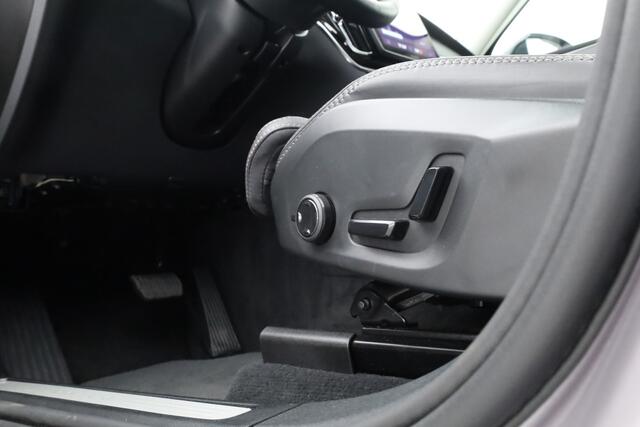 Volvo XC60 2.0 T8 Plug-in hybrid AWD Plus Dark | Dubbel Glas | massage | B&W audio | Luchtvering | Head up | Blis | ACC |