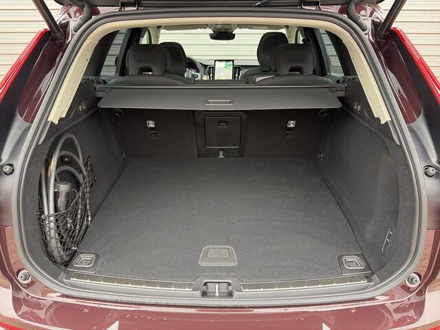 Volvo XC60 T6 350PK Plug-in hybrid AWD Ultra Dark / Black Sheep pakket / Luchtvering / Nordico bekleding /