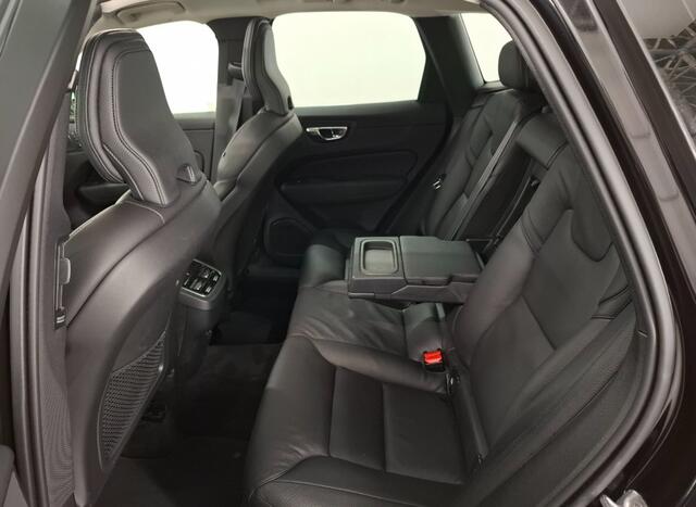 Volvo XC60 2.0 B5 Momentum Exclusive | Panoramadak | Head-Up Display | 360 Graden Camera | Lederen Bekleding | Lichtmetalen Velgen 19 inch | Harman Kardon Audio | Trekhaak | BLIS | Parkeersensoren