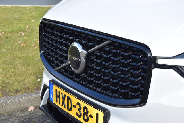 Volvo XC60 T6 Plug-in hybrid AWD Plus Dark | Trekhaak | Harman Kardon | Full LED