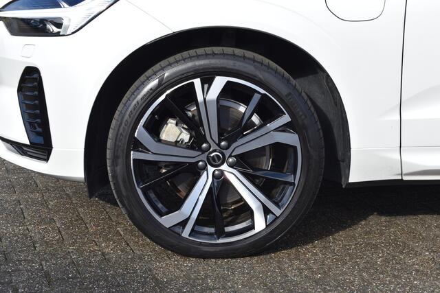 Volvo XC60 T6 Plug-in hybrid AWD Plus Dark | Trekhaak | Harman Kardon | Full LED