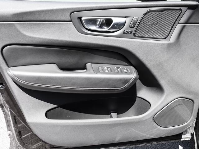 Volvo XC60 2.0 T8 Plug-in hybrid AWD Plus Dark (335kW/455PK) FULL OPTION (PANO / TREKH) ** 1e EIG - Ex VOLVO) ** INFORMEER OOK NAAR ONZE AANTREKKELIJKE FINANCIAL-LEASE TARIEVEN **