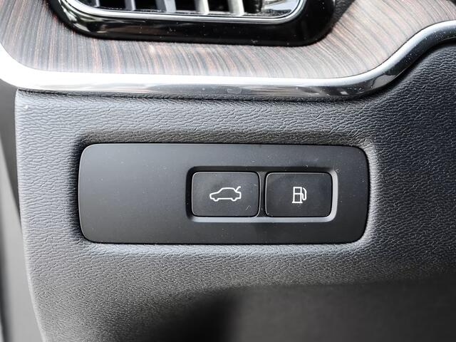 Volvo XC60 2.0 T8 Plug-in hybrid AWD Plus Dark (335kW/455PK) FULL OPTION (PANO / TREKH) ** 1e EIG - Ex VOLVO) ** INFORMEER OOK NAAR ONZE AANTREKKELIJKE FINANCIAL-LEASE TARIEVEN **