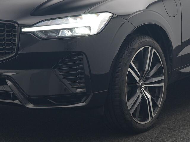Volvo XC60 T6 AWD R-Design Plug In Hybrid 350pk Dealer O.H. PHEV | Trekhaak Af Fabriek | Panodak | Adaptive Cruise | Harman / Kardon | Lederen Sportstoelen Memory & Verwarmd | Google Assistent | Stuur Verwarmd | Keyless | Apple Carplay | DAB |