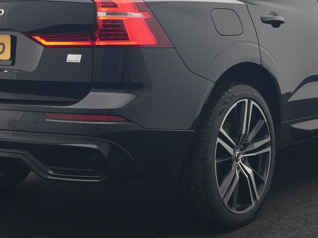 Volvo XC60 T6 AWD R-Design Plug In Hybrid 350pk Dealer O.H. PHEV | Trekhaak Af Fabriek | Panodak | Adaptive Cruise | Harman / Kardon | Lederen Sportstoelen Memory & Verwarmd | Google Assistent | Stuur Verwarmd | Keyless | Apple Carplay | DAB |