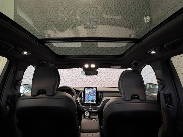 Volvo XC60 2.0 T6 AWD PLUS BLACK EDITION NIEUWE AUTO HARMAN KARDON LEER SCHUIFDAK PHEV Plug in Hybrid ultra dark black edition ? Top Auto's Wijchen , Altijd een Ruim aanbod van Volvo's i BUSINESS / CORE / BRIGHT / DARK / ULTRA DARK / PLUS DARK / BLACK EDITION /