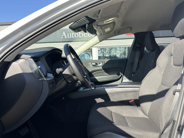 Volvo XC60 2.0 B5 Momentum Business | Trekhaak | 21" velgen | Camera | ACC