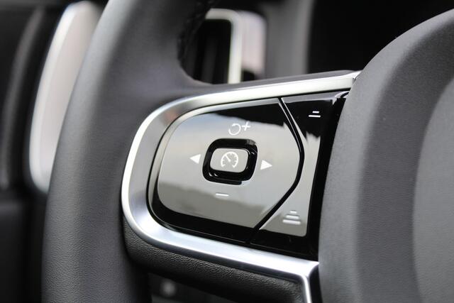 Volvo XC60 2.0 T8 Plug-in hybrid AWD Plus Black Edition | Luchtvering | Trekhaak | 360 Camera | Head-up | H&K