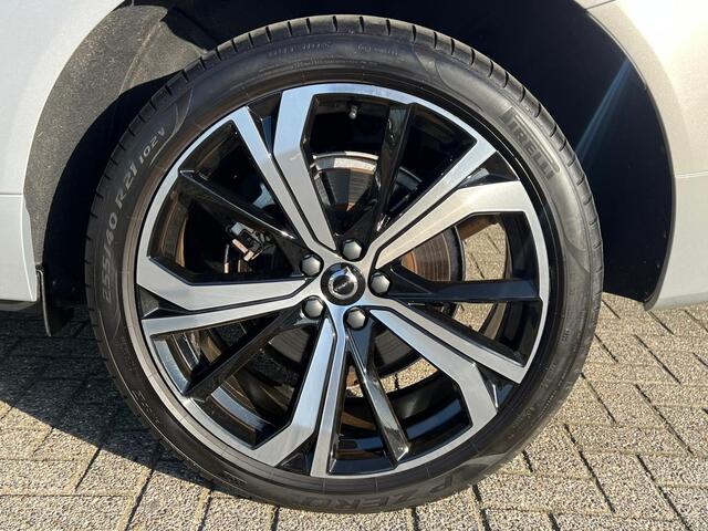 Volvo XC60 2.0 T8 Plug-in hybrid AWD Automaat - Adaptive Cruisecontrole - 360 Gradencamera - Stoelverwarming - Achterbankverwarming