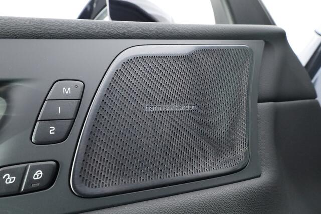 Volvo XC60 T8 Plug-in hybrid Ultra Black Edition | Luchtvering | Pano | HUD | Memory seats | Elek. Trekhaak | 22'' | 360cam | H&K Audio | 4x Stoelverw. |