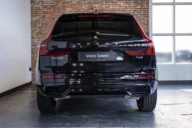 Volvo XC60 T6 Plug-in hybrid AWD Ultra Dark | Adaptive Cruise & Pilot Assist | Premium Harman/Kardon Audio | 360 Camera | 20" Velgen | Schuif-/kanteldak | Stoel & Stuurverwarming | Power Seats incl. Memory | Panoramisch Schuif-/kanteldak | Verwarmbare Buitenste Zitt