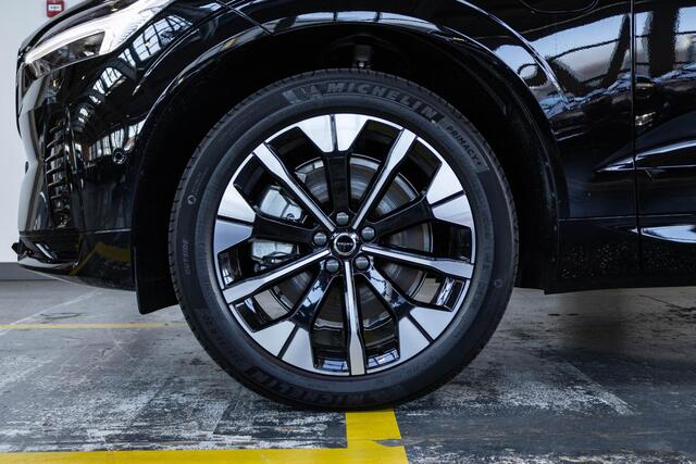 Volvo XC60 T6 Plug-in hybrid AWD Ultra Dark | Adaptive Cruise & Pilot Assist | Premium Harman/Kardon Audio | 360 Camera | 20" Velgen | Schuif-/kanteldak | Stoel & Stuurverwarming | Power Seats incl. Memory | Panoramisch Schuif-/kanteldak | Verwarmbare Buitenste Zitt