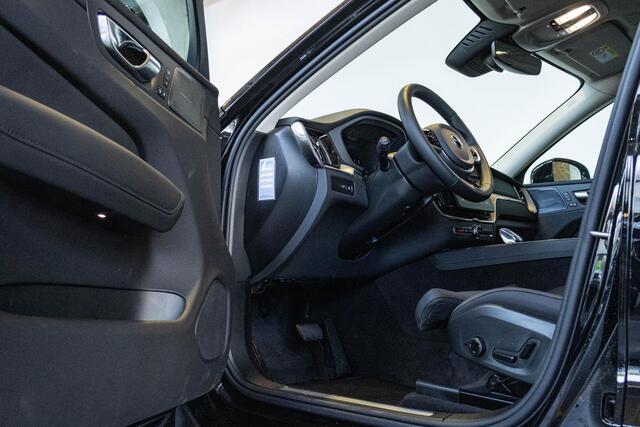 Volvo XC60 T6 Plug-in hybrid AWD Ultra Dark | Adaptive Cruise & Pilot Assist | Premium Harman/Kardon Audio | 360 Camera | 20" Velgen | Schuif-/kanteldak | Stoel & Stuurverwarming | Power Seats incl. Memory | Panoramisch Schuif-/kanteldak | Verwarmbare Buitenste Zitt