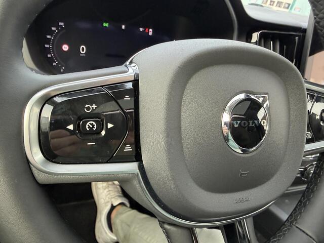 Volvo XC60 2.0 T6 Plug-in hybrid AWD Ultra Bright Luchtvering l Trekhaak l 360