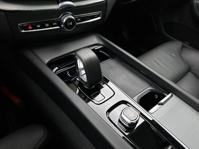 Volvo XC60 T6 AWD Plus Dark | Panorama dak | Leder | Trekhaak |