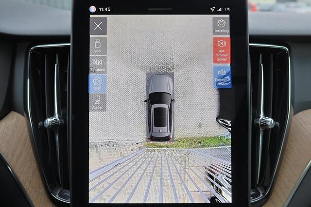 Volvo XC60 T6 Plug-in hybrid AWD Plus Dark - Panorama/schuifdak - IntelliSafe Assist & Surround - Parkeercamera - Verwarmde voorstoelen, stuur & achterbank - Parkeersensoren voor & achter - Elektr. bedienb. voorstoelen met geheugen - Draadloze tel. lader - 21' LMV