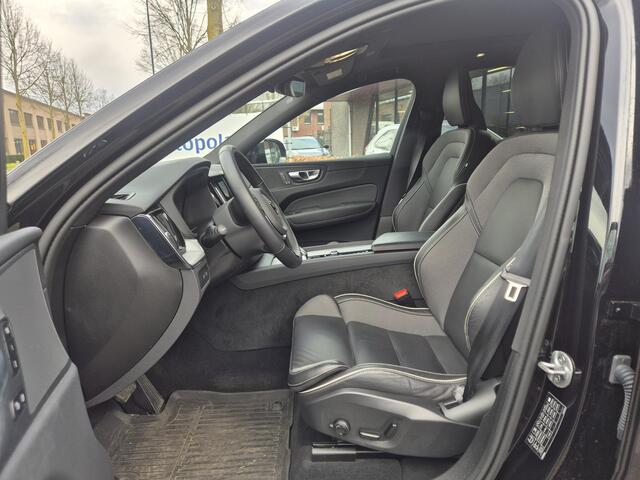 Volvo XC60 2.0 T6 Plug-in hybrid AWD Plus Black Edition Trekhaak/ACC/BLIS etc.