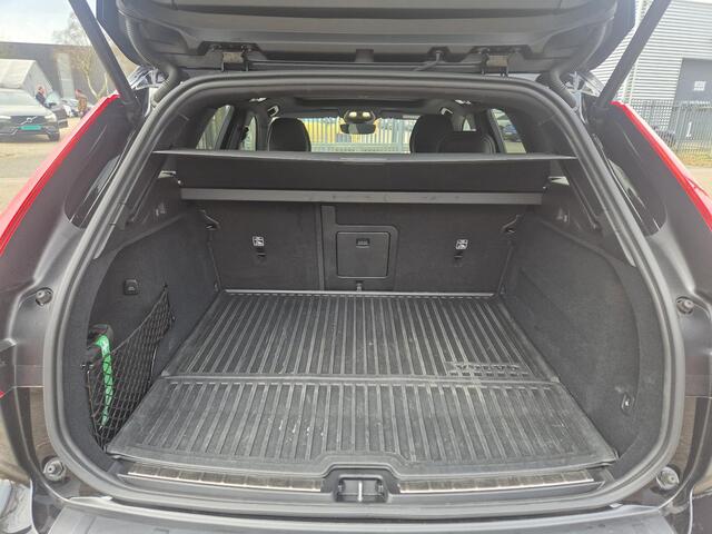 Volvo XC60 2.0 T6 Plug-in hybrid AWD Plus Black Edition Trekhaak/ACC/BLIS etc.