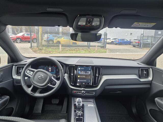 Volvo XC60 2.0 T6 Plug-in hybrid AWD Plus Black Edition Trekhaak/ACC/BLIS etc.