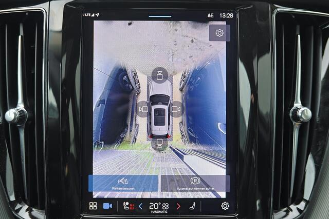 Volvo XC60 T6 Recharge AWD Plus Dark - Panorama/schuifdak - IntelliSafe Assist & Surround - 360º Camera - Verwarmde voorstoelen, stuur & achterbank - Parkeersensoren voor & achter - Elektr. bedienb. voorstoelen met geheugen - Draadloze tel. lader - Elektr. inklapbar