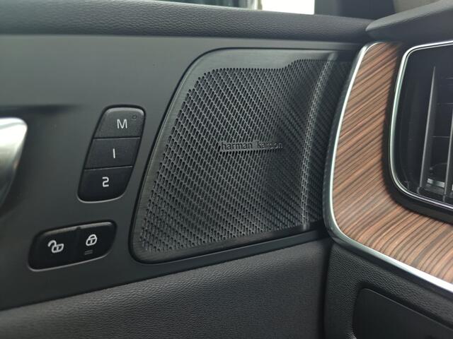 Volvo XC60 T6 Plug-in hybrid AWD Plus Dark | Rijklaarprijs | Trekhaak | Pano dak |