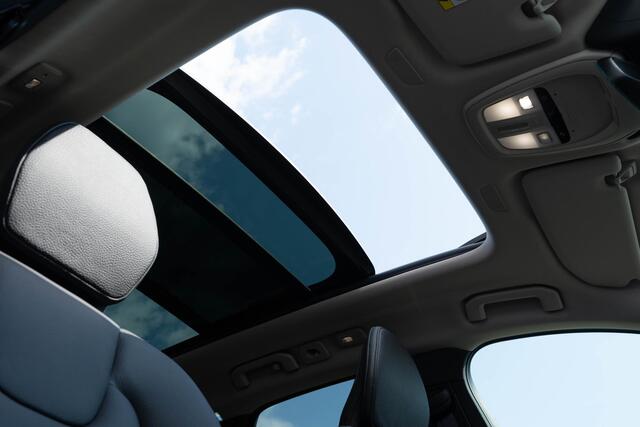 Volvo XC60 T6 Plug-in hybrid AWD Plus Bright | Luchtvering | Trekhaak 2250 kg | 360° Camera | Harman Kardon Audio | Full-LED Koplampen | Elektrisch Verstelbare Voorstoelen | Stoel-/Stuurverwarming |