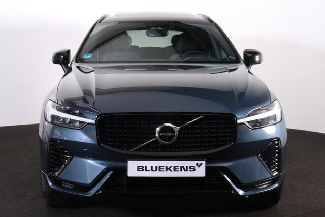 Volvo XC60 T6 Recharge AWD R-Design - Panorama/schuifdak - IntelliSafe Assist & Surround - Harman/Kardon audio - Adaptieve LED koplampen - Parkeercamera achter - Verwarmde voorstoelen, stuur & achterbank - Parkeersensoren voor & achter - Elektr. bedienb. voorstoelen