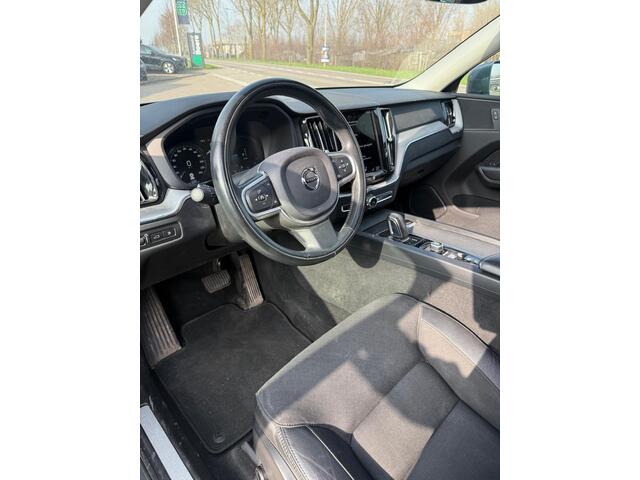 Volvo XC60 2.0 Recharge T6 AWD Business Pro | Plug-in Hybrid (PHEV) | Trekhaak | Panoramadak | Stoelverwarming | Achteruitrijcamera | Elektrische Achterklep | Keyless Entry | Cruise Control Adaptief | Navigatie | Android Auto | Apple Carplay