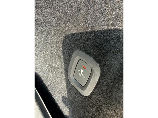 Volvo XC60 2.0 Recharge T6 AWD Business Pro | Plug-in Hybrid (PHEV) | Trekhaak | Panoramadak | Stoelverwarming | Achteruitrijcamera | Elektrische Achterklep | Keyless Entry | Cruise Control Adaptief | Navigatie | Android Auto | Apple Carplay