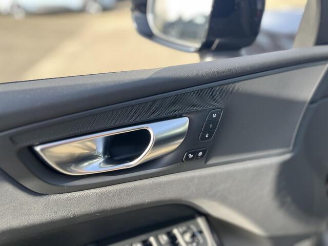 Volvo XC60 T6 Plug-in hybrid AWD Plus Dark | Panoramadak | Trekhaak | Stoelverwarming | Memoryseats |