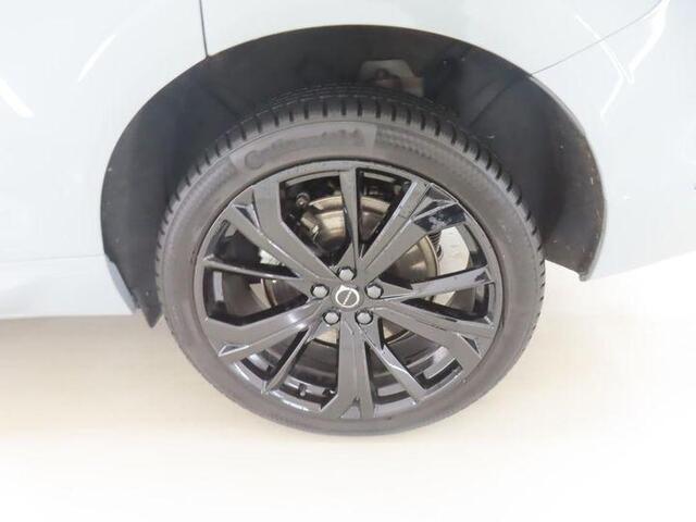 Volvo XC60 2.0 T6 Plug-in hybrid AWD Ultra Dark | Facelift | Luchtvering | Trekhaak | Stoel/stuur verwarming | Adaptieve cruise | Memory stoelen | Harman/Kardon | 360º Camera | Panorama-Schuifdak | BLIS |