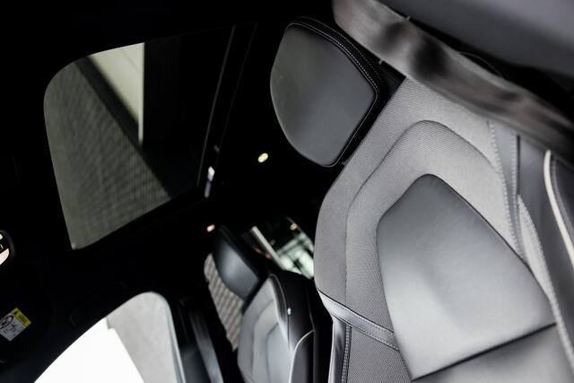 Volvo XC60 B5 Ultimate Dark | Luchtvering | Trekhaak | 360 Cam |