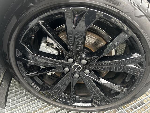 Volvo XC60 2.0 T8 Plug-in hybrid AWD Plus Black Edition Automaat, 360Gr. parkeer Camera, Premium sound Harman-Kardon, electr. verstelbare stoelen voor, Verwarmde stoelen, Verwarmd stuurwiel, 21 inch velgen