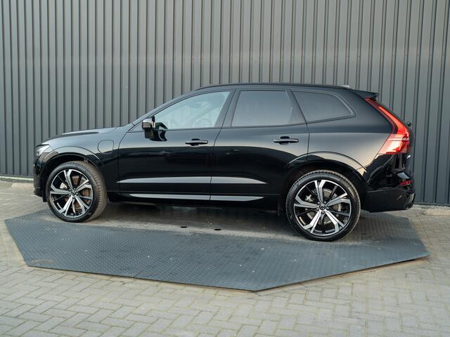 Volvo XC60 2.0 T6 Plug-in hybrid AWD Plus Dark | 360 Camera | Harman/Kardon | Trekhaak | Panodak | Dodehoek sensoren | Prijs Rijklaar!!