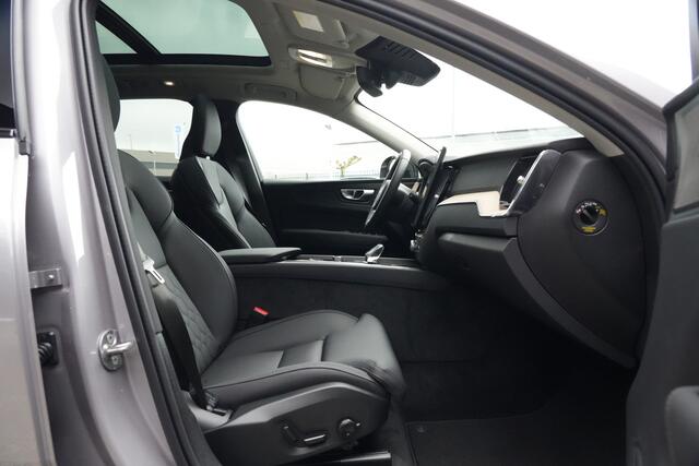 Volvo XC60 2.0 T8 Plug-in hybrid AWD MY26 Plus Dark 455pk Panoramadak/HarmanKardon/Trekhaak